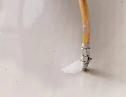 红山瓷砖空鼓维修公司专业解答在瓷砖铺贴过程中，如果使用的砂料过粗（如全部使用了粗砂），可能会导致以下问题